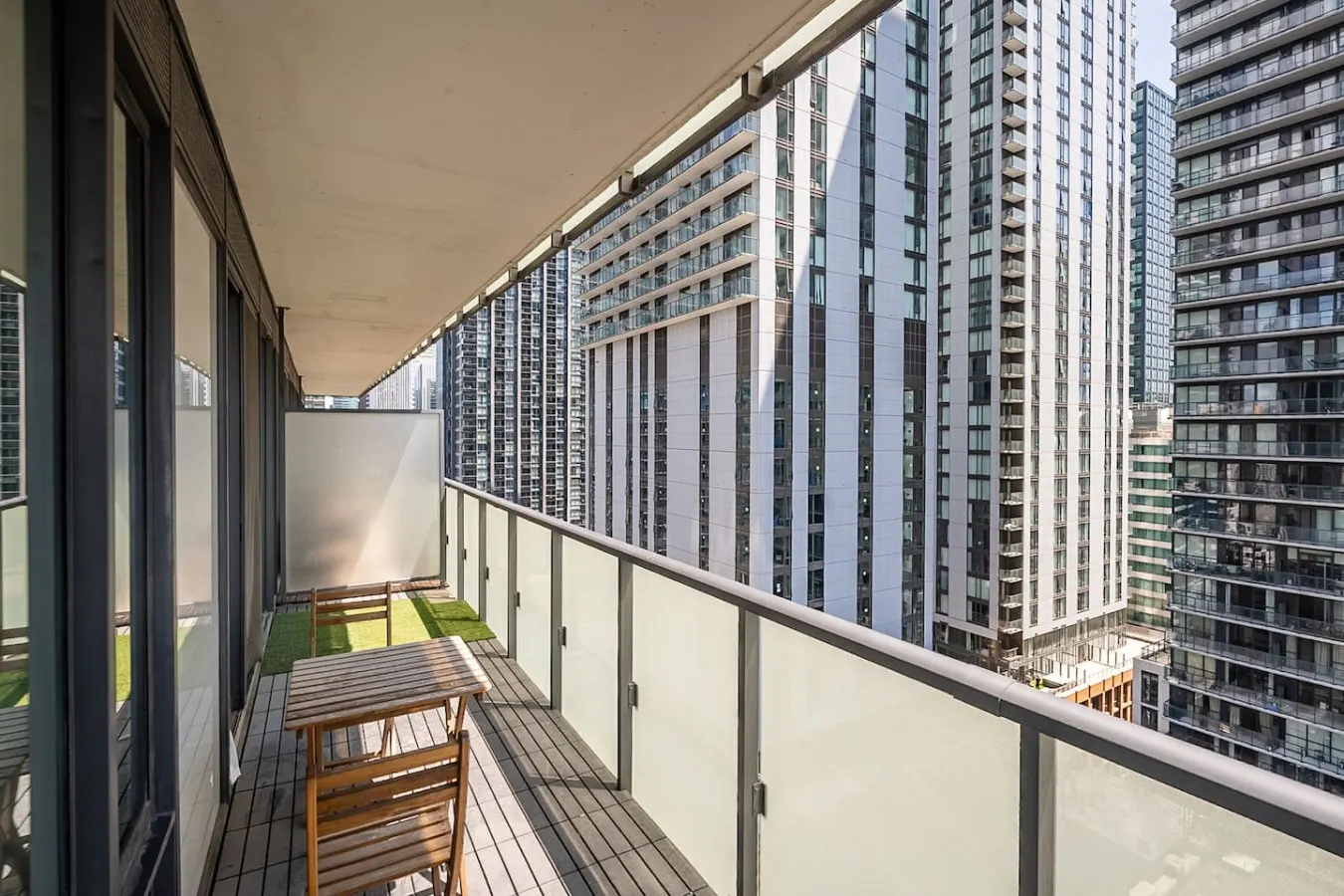Sleek 1BR Condo Sleeps 4 Walk to Everything 10