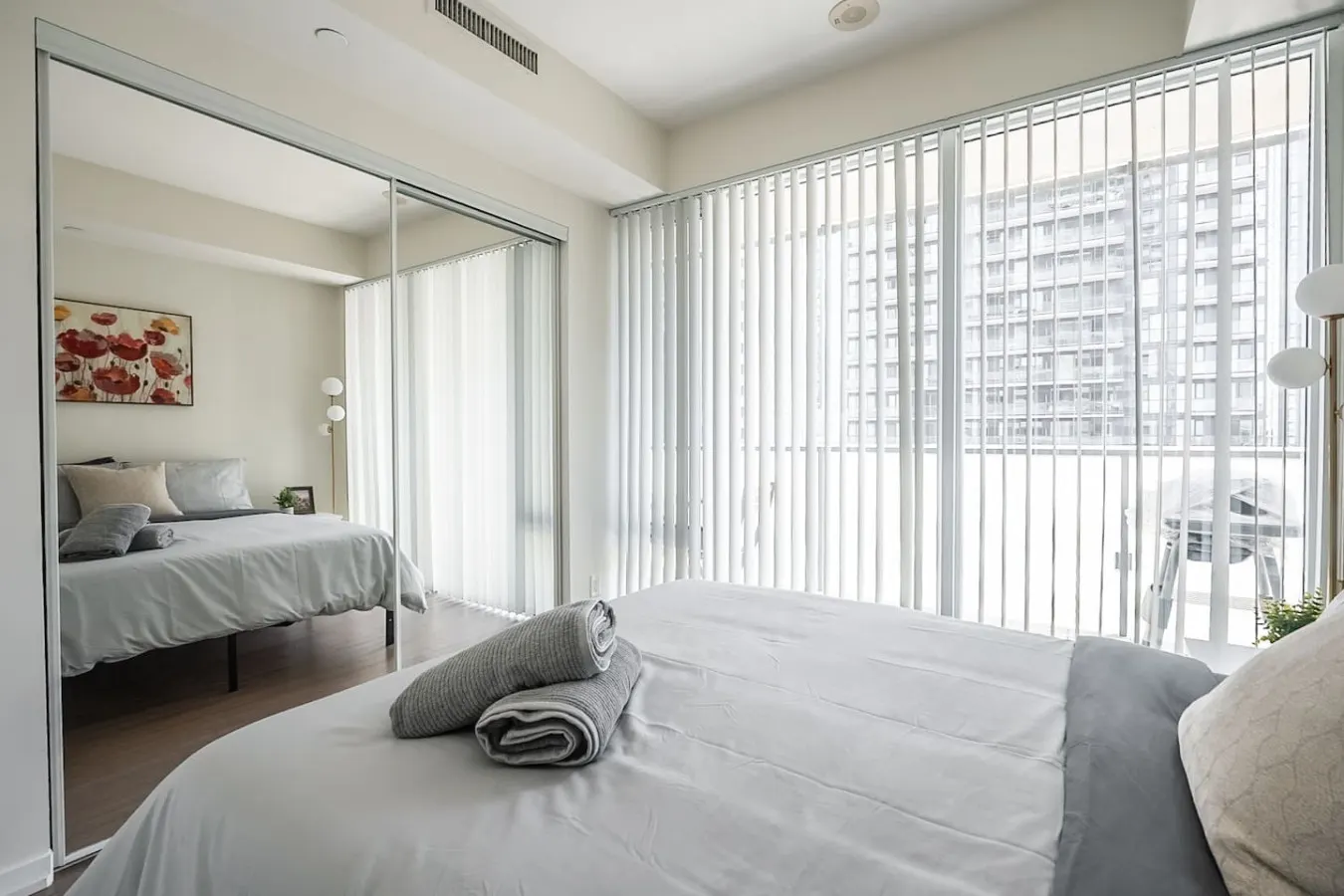 Sleek 1BR Condo Sleeps 4 Walk to Everything 12