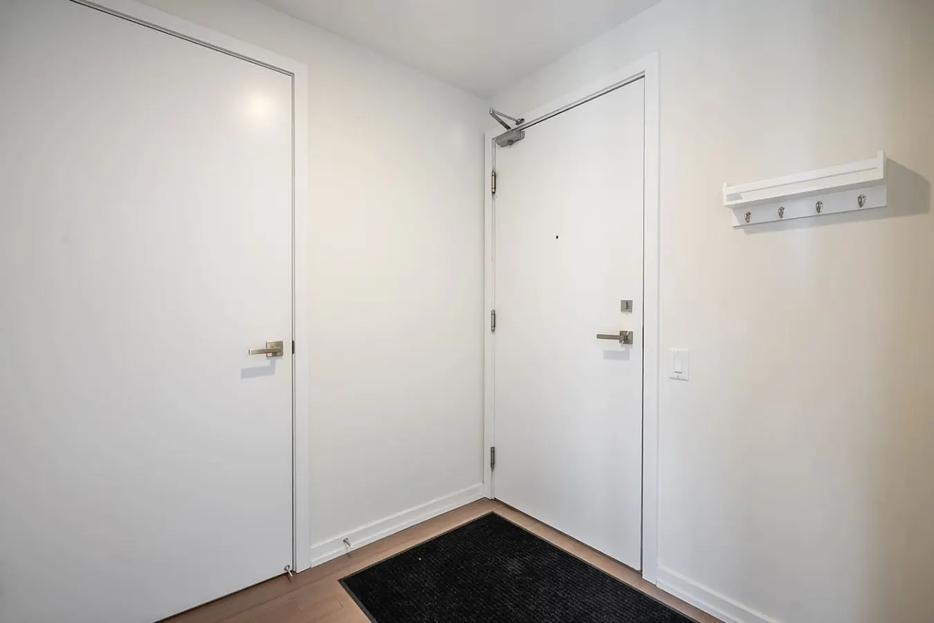 Sleek 1BR Condo Sleeps 4 Walk to Everything 14