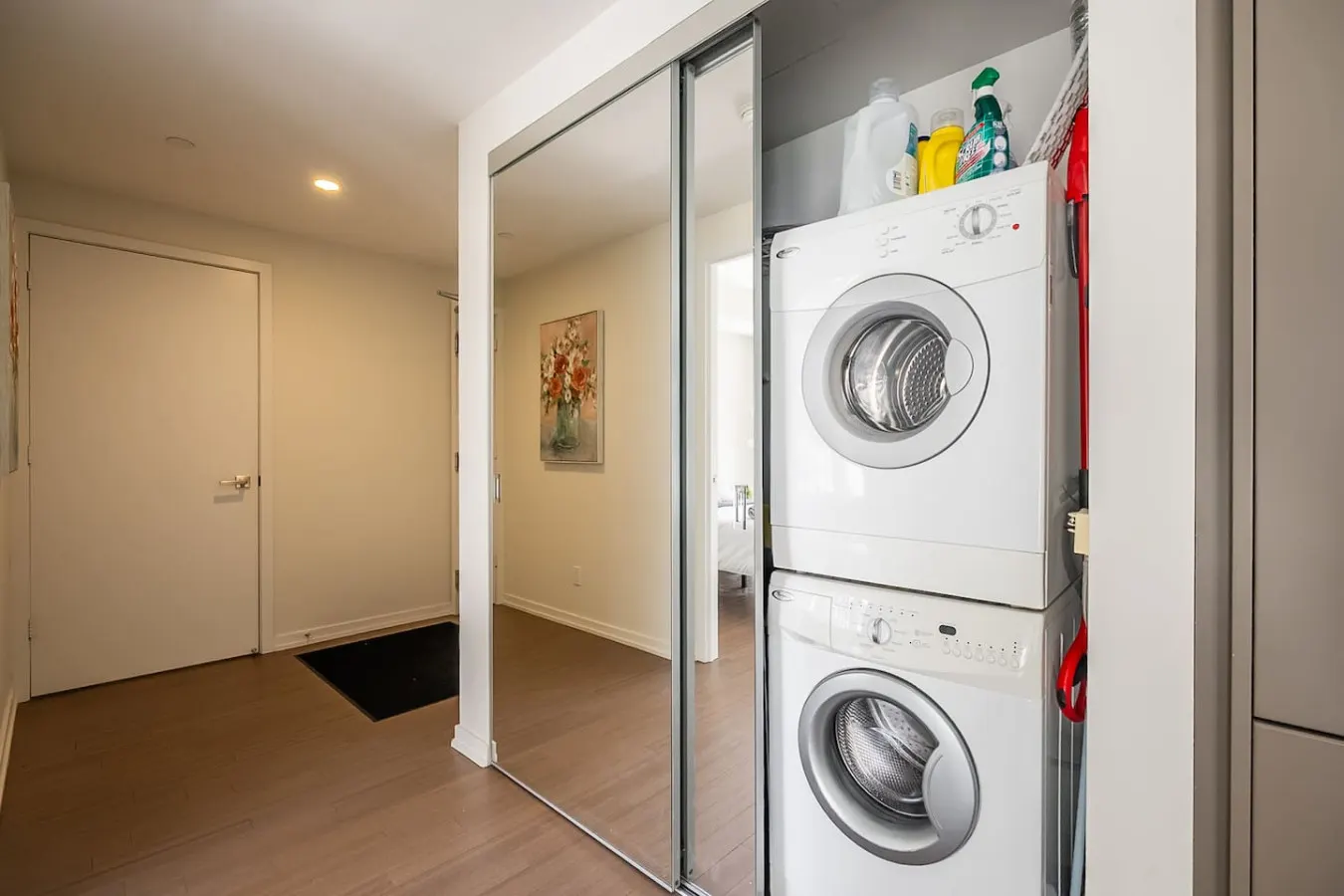 Sleek 1BR Condo Sleeps 4 Walk to Everything 15
