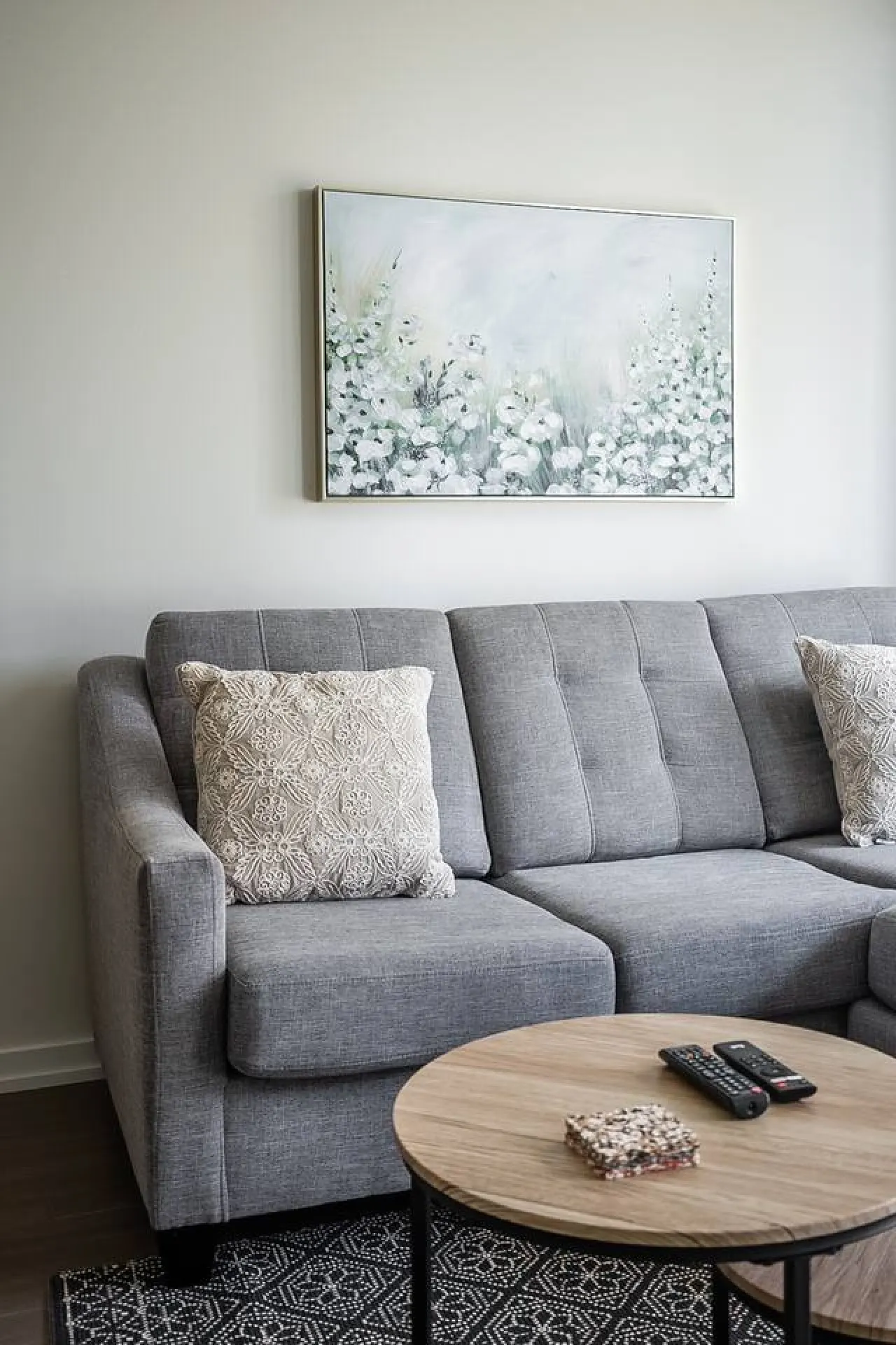 Sleek 1BR Condo Sleeps 4 Walk to Everything 16