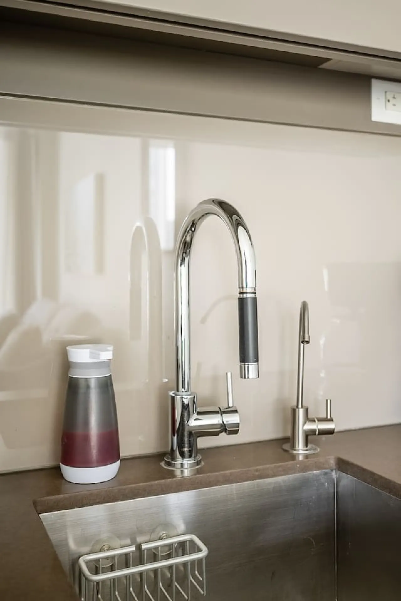 Sleek 1BR Condo Sleeps 4 Walk to Everything 18