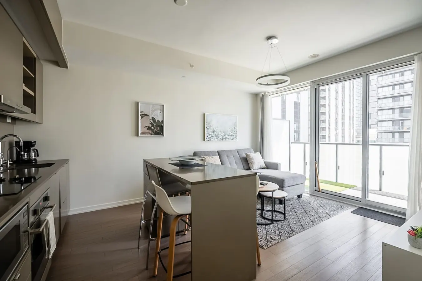 Sleek 1BR Condo Sleeps 4 Walk to Everything 6
