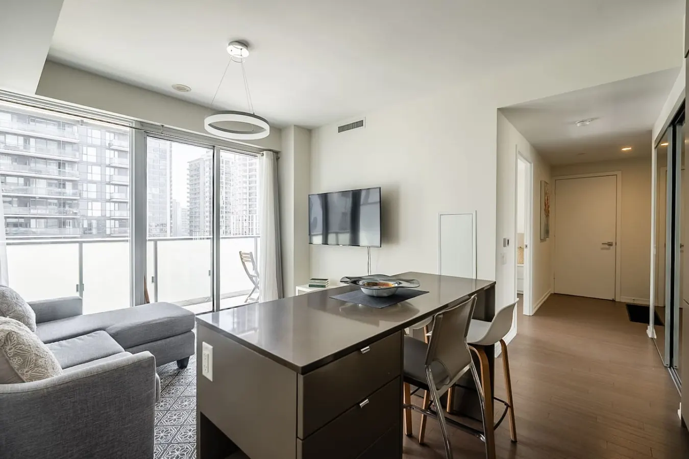 Sleek 1BR Condo Sleeps 4 Walk to Everything 7