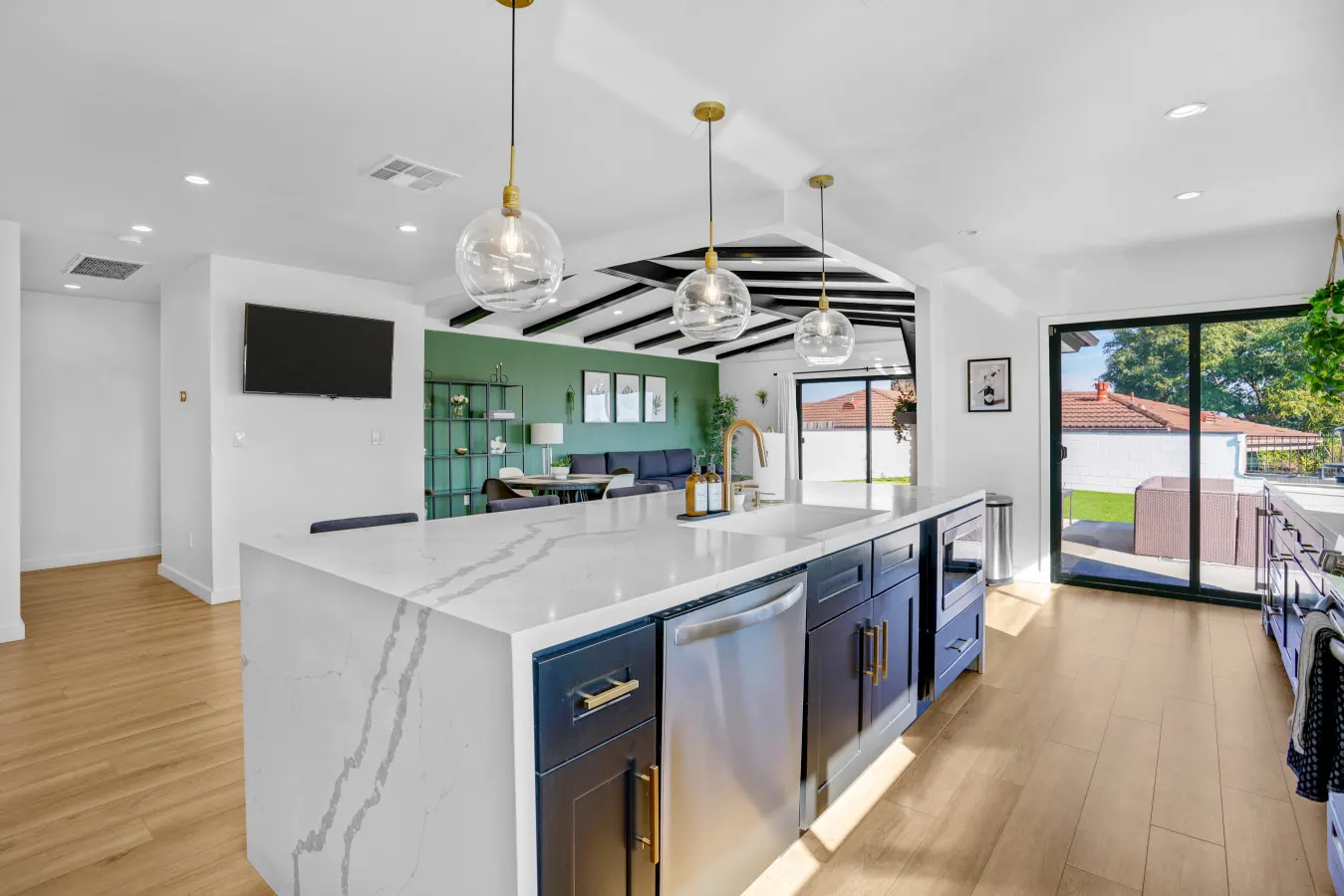 The Hilltop: Los Angeles, CA 10