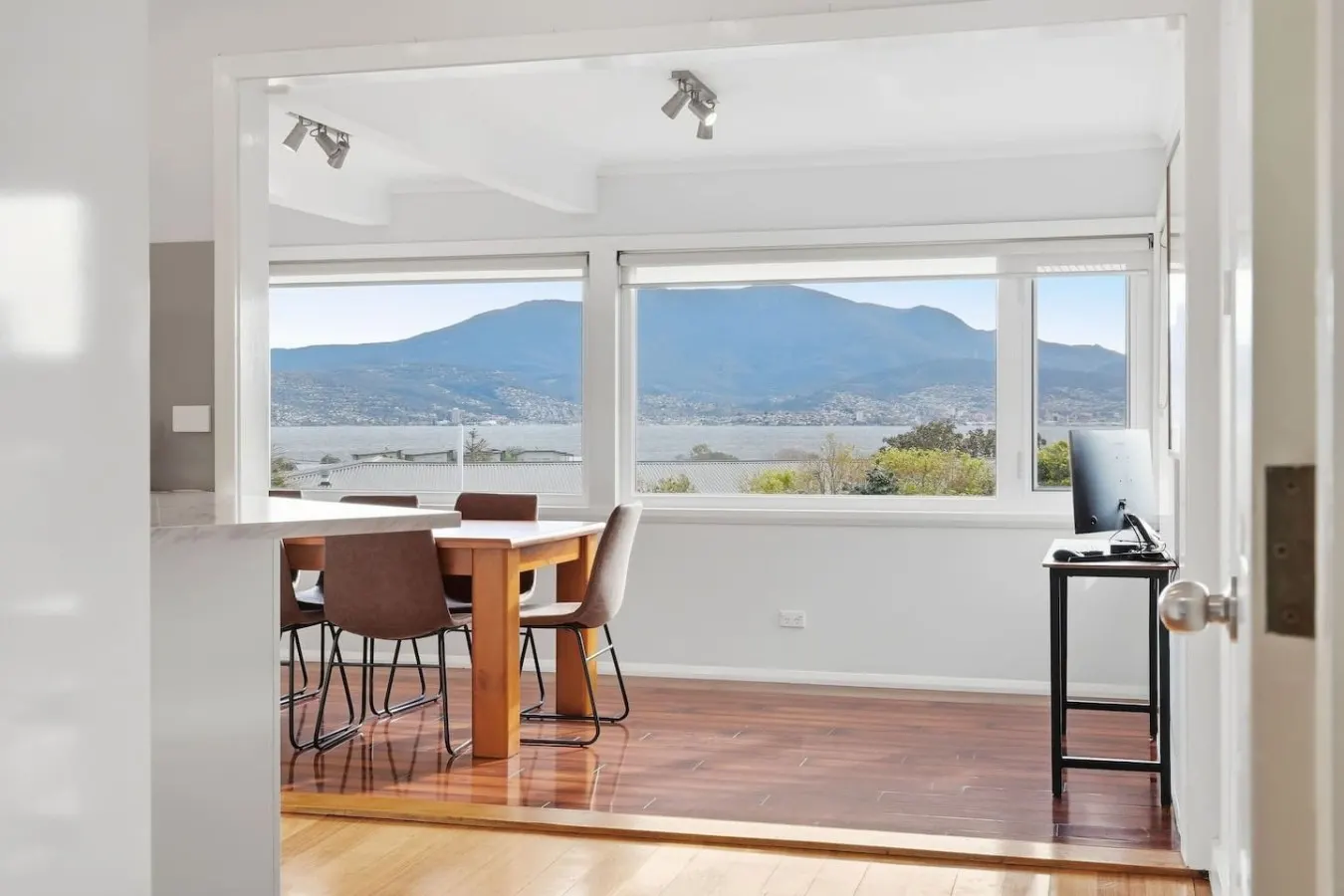 River & Mountain View Retreat Sleeps 8 12