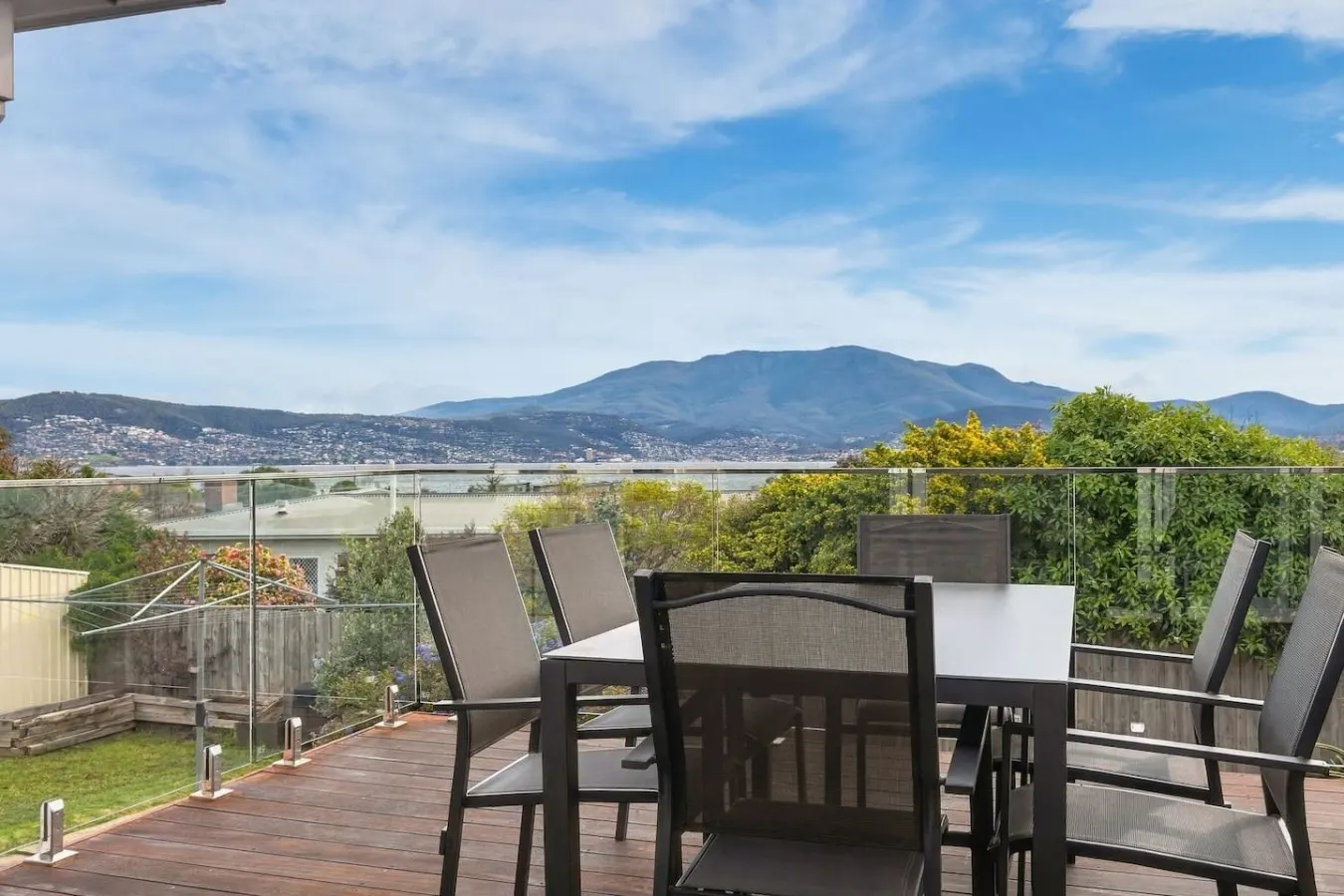 River & Mountain View Retreat Sleeps 8 14