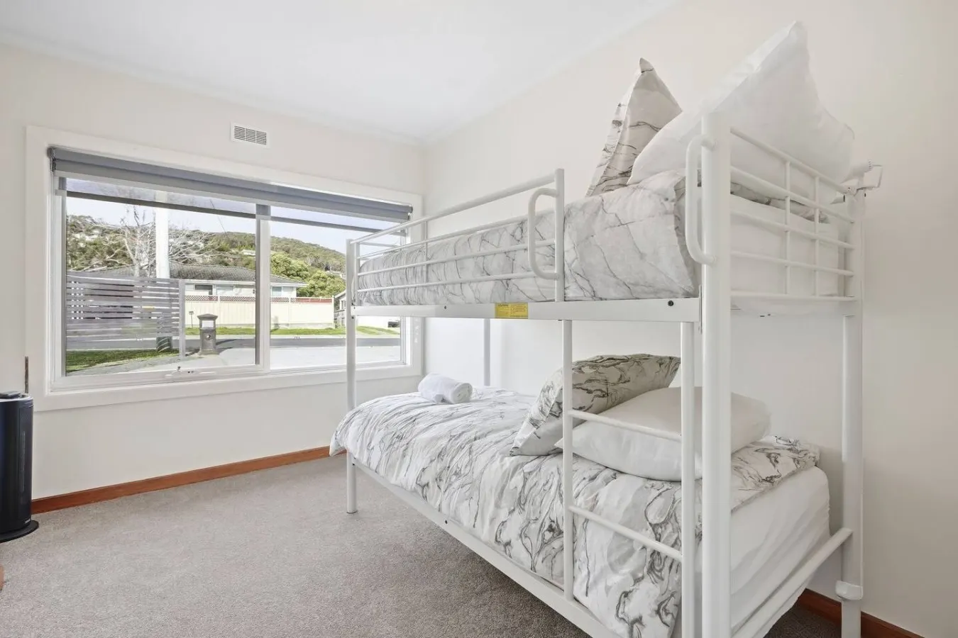 River & Mountain View Retreat Sleeps 8 20