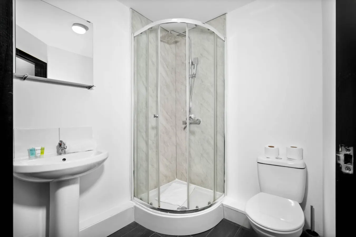 Five Bedrooms - Five Bathrooms - Off Street Parking - Garden 20