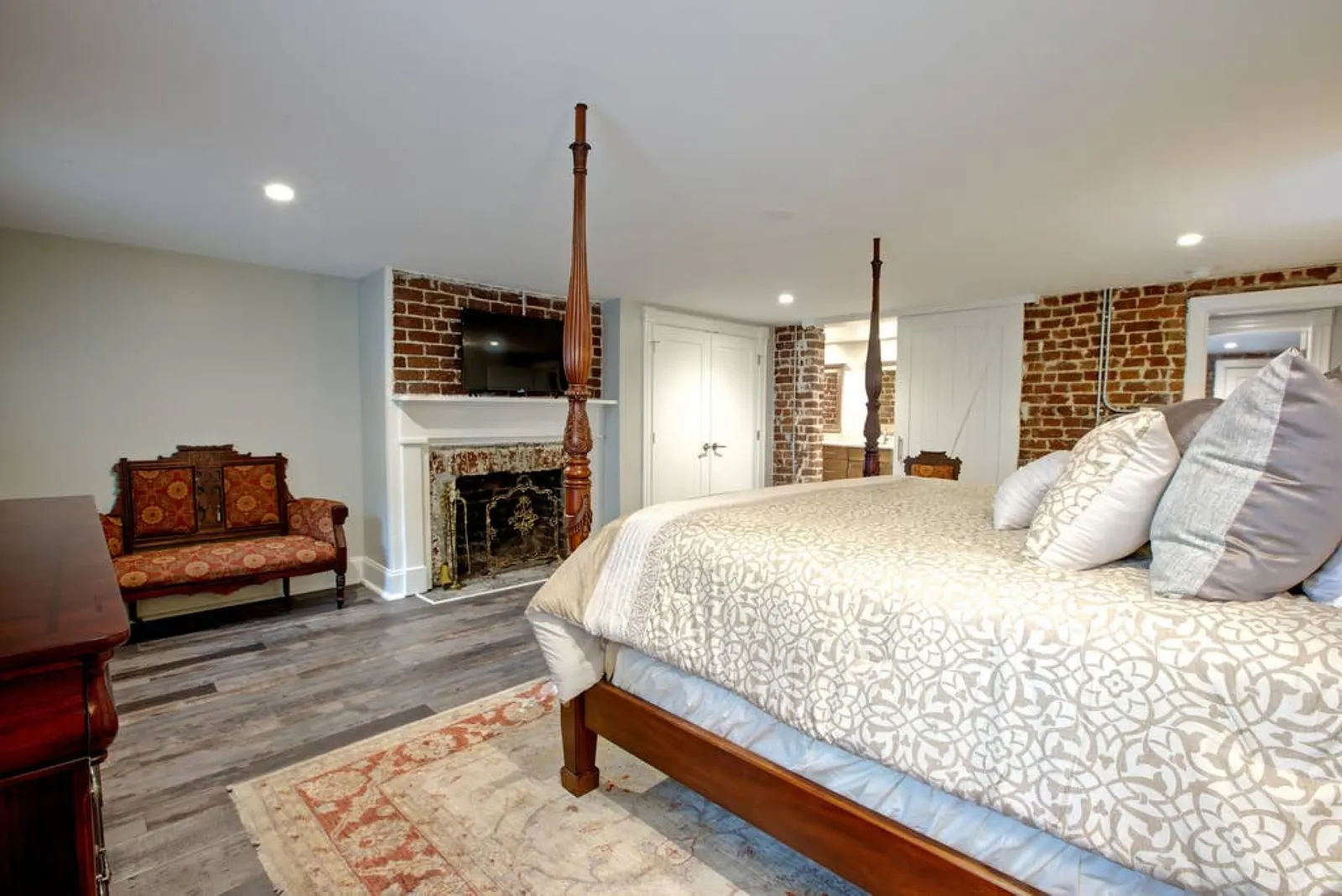 236 Oglethorpe st A Restored Historic Home 5 bedroom, 5 bath w/ 7 beds 9