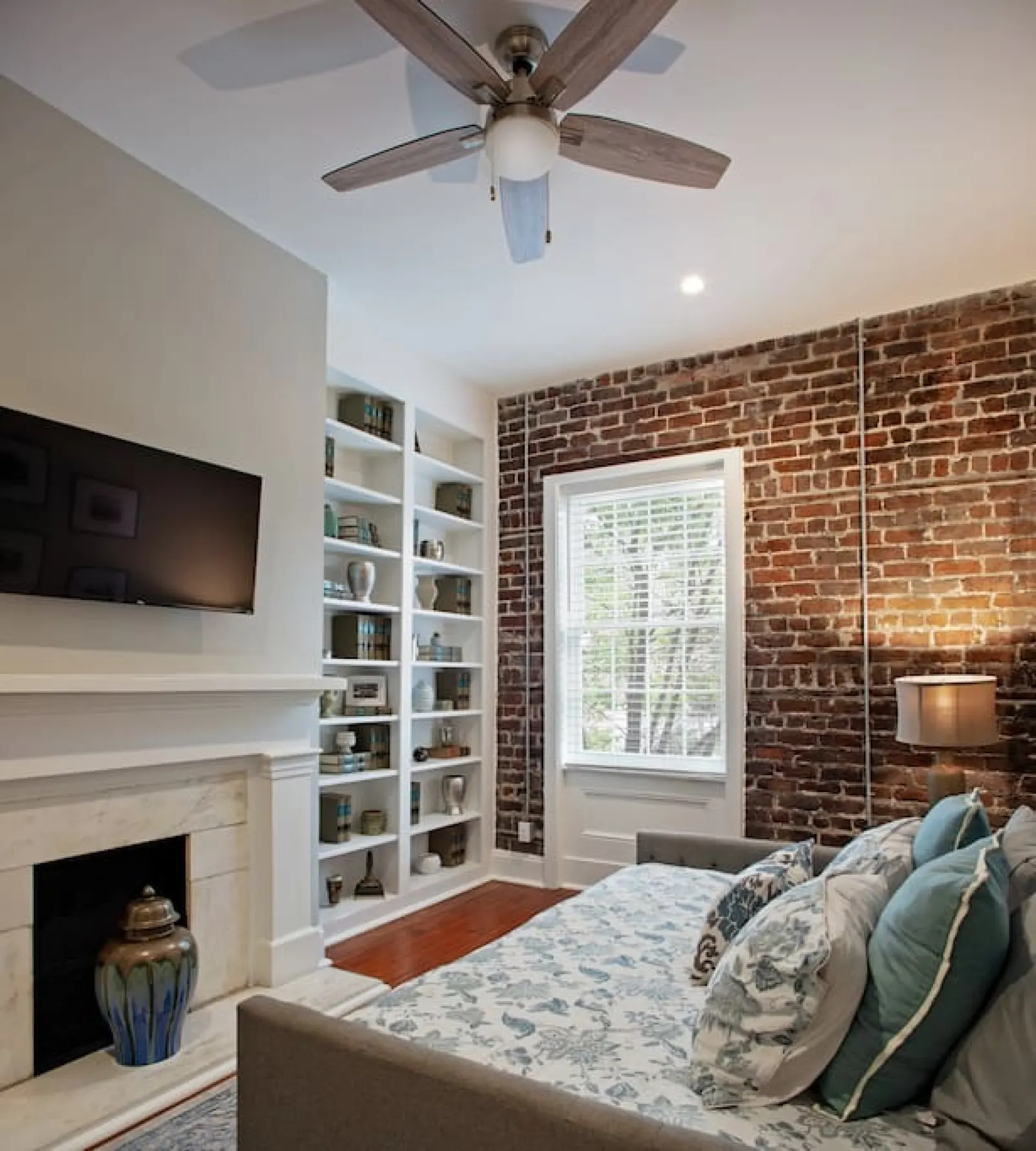 236 Oglethorpe st A Restored Historic Home 5 bedroom, 5 bath w/ 7 beds 12
