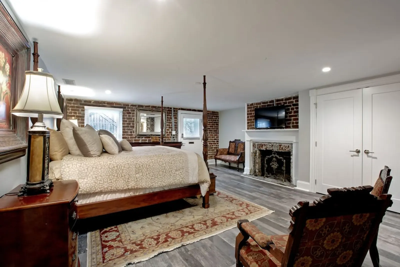 236 Oglethorpe st A Restored Historic Home 5 bedroom, 5 bath w/ 7 beds 13