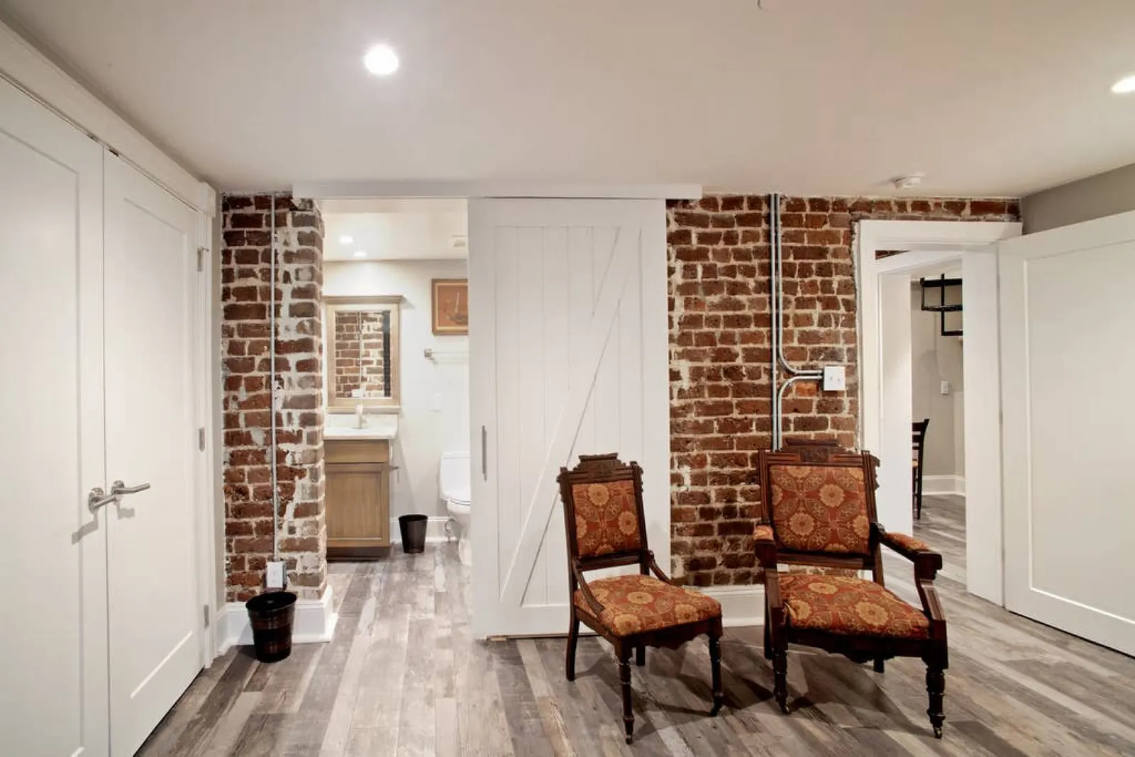 236 Oglethorpe st A Restored Historic Home 5 bedroom, 5 bath w/ 7 beds 18