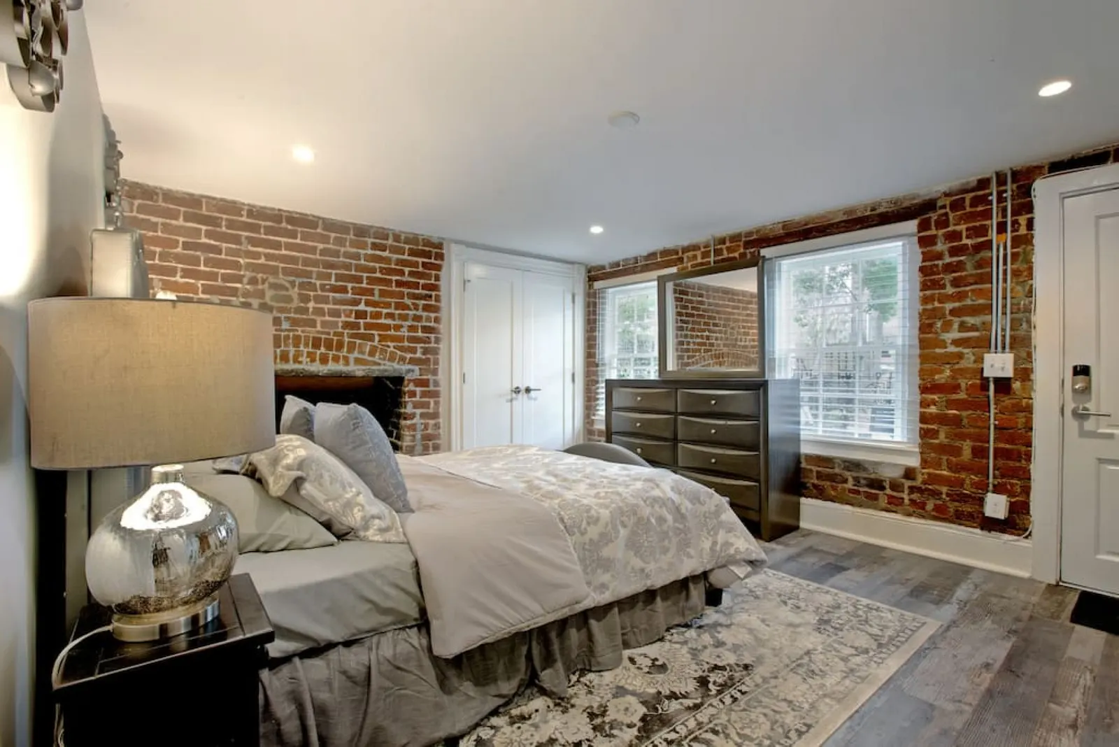 236 Oglethorpe st A Restored Historic Home 5 bedroom, 5 bath w/ 7 beds 5