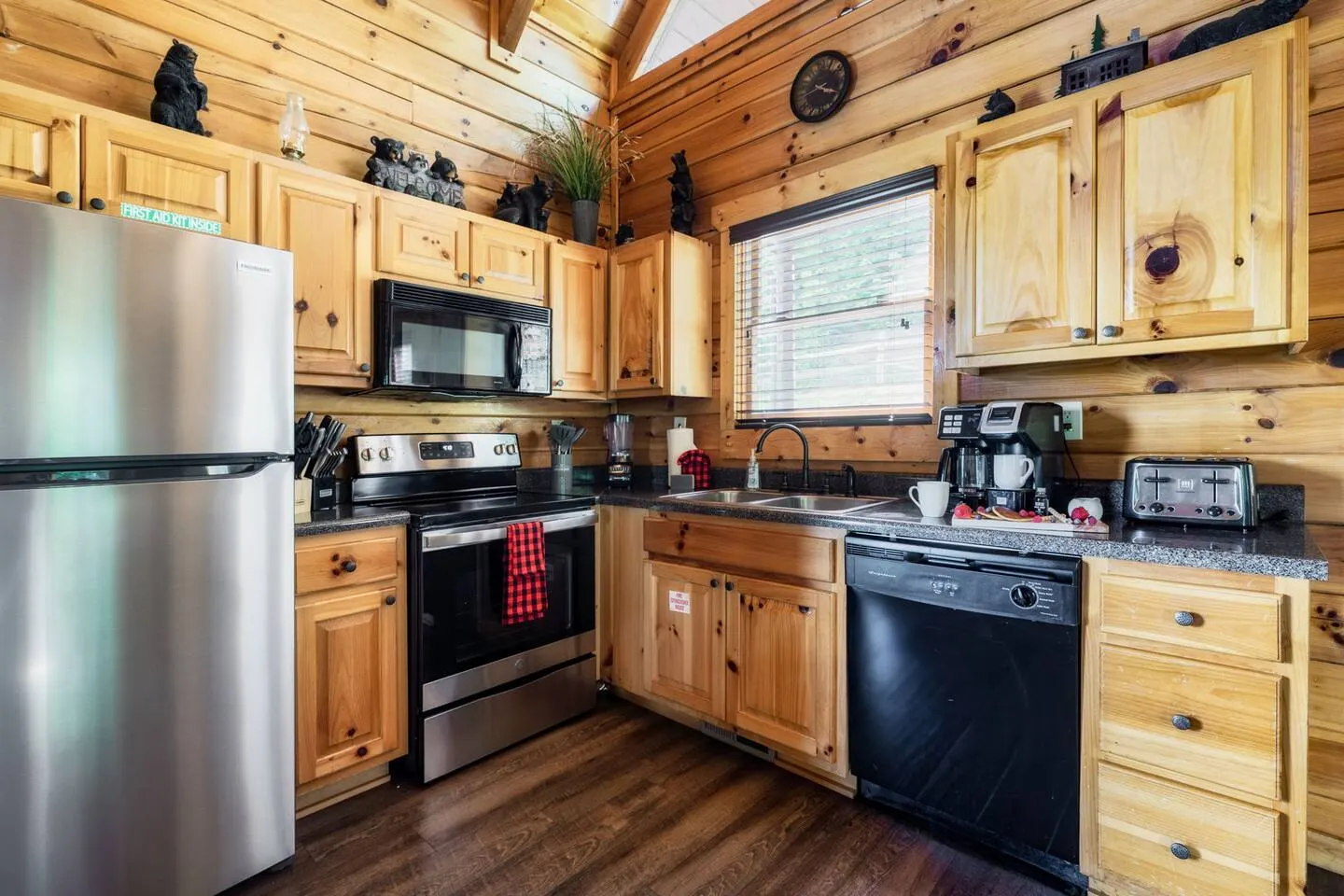 Epic Smoky Mtn Views, Theater, Hot Tub, Sleeps 14 17