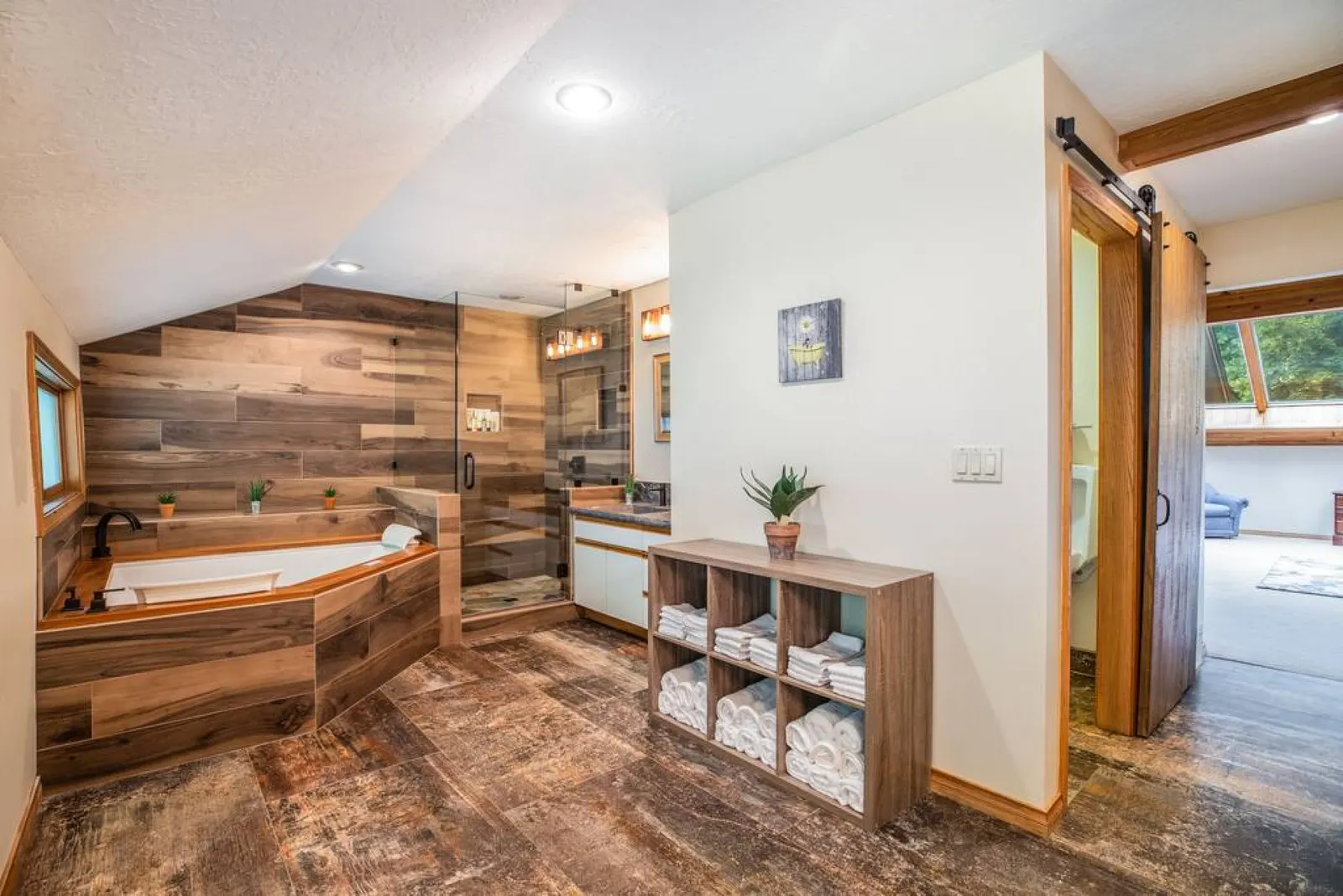 Little Cottonwood Retreat Near Alta and Snowbird Sauna + Pool Table Sleeps 16 18