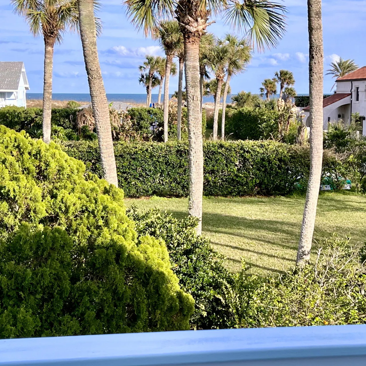 Ocean Song – Large 2 Bedroom with Private Ocean View Balcony & Sea Breezes 2