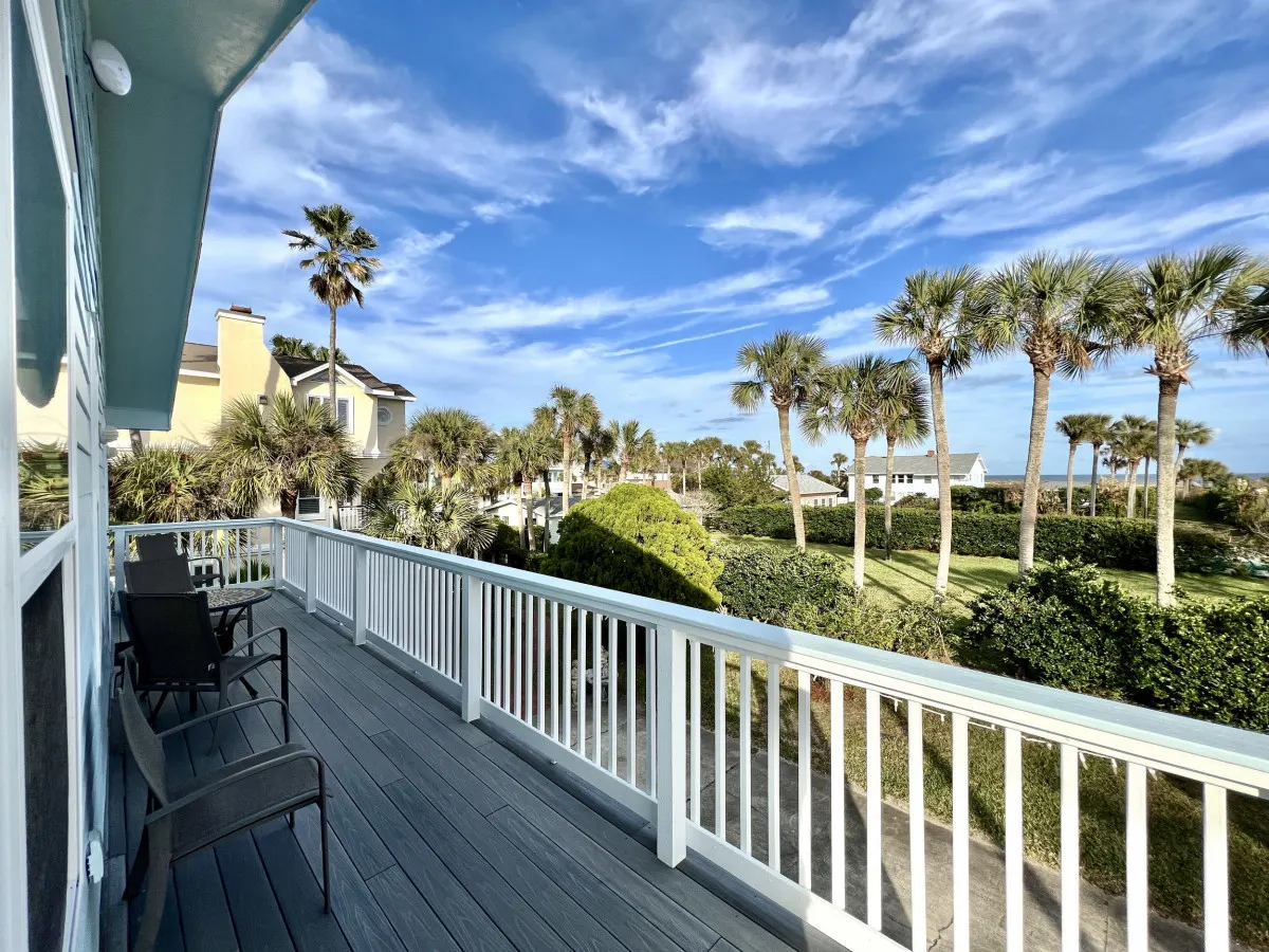 Ocean Song – Large 2 Bedroom with Private Ocean View Balcony & Sea Breezes 9