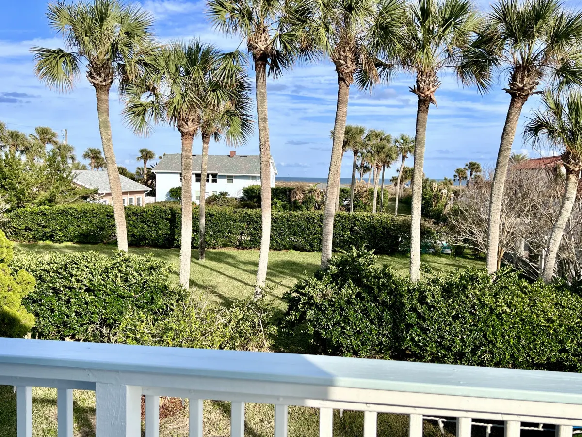 Ocean Song – Large 2 Bedroom with Private Ocean View Balcony & Sea Breezes 10