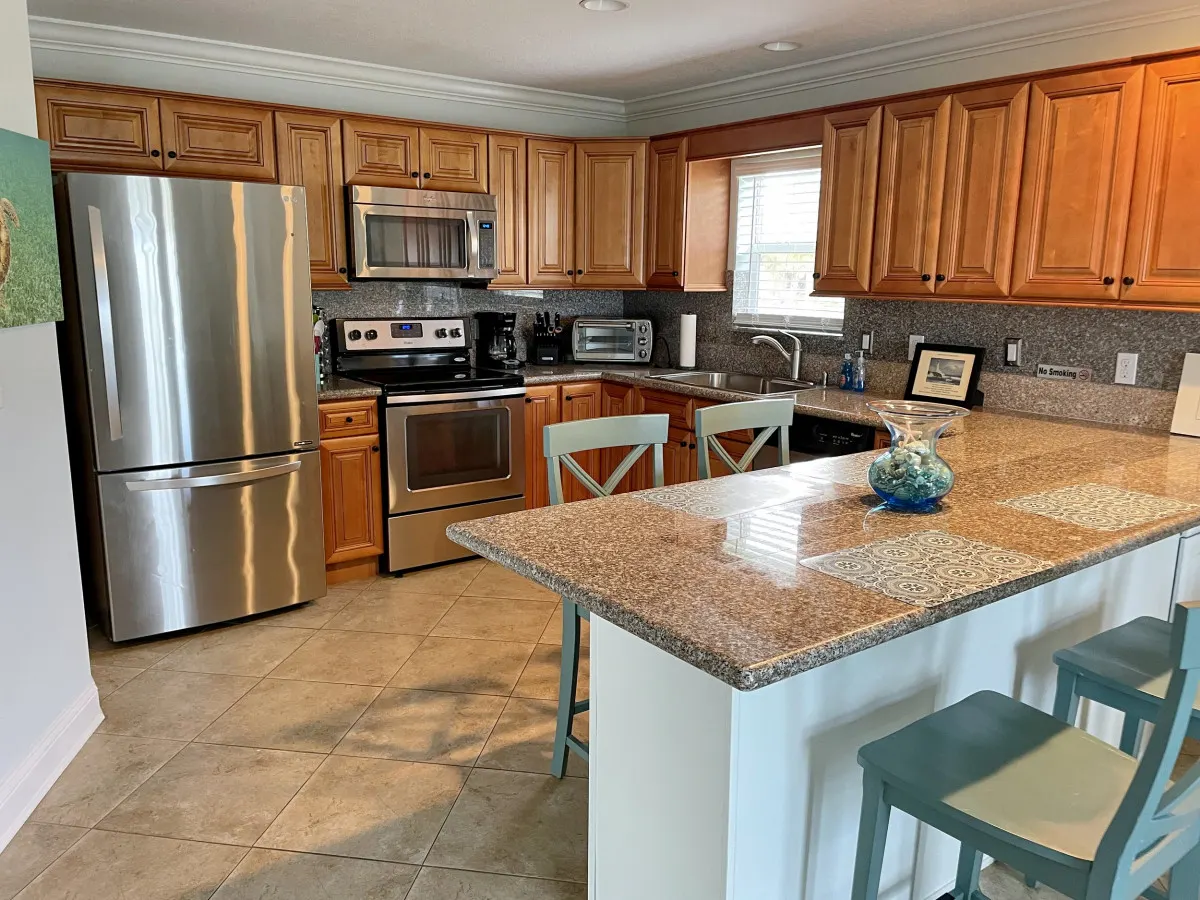 Ocean Song – Large 2 Bedroom with Private Ocean View Balcony & Sea Breezes 11