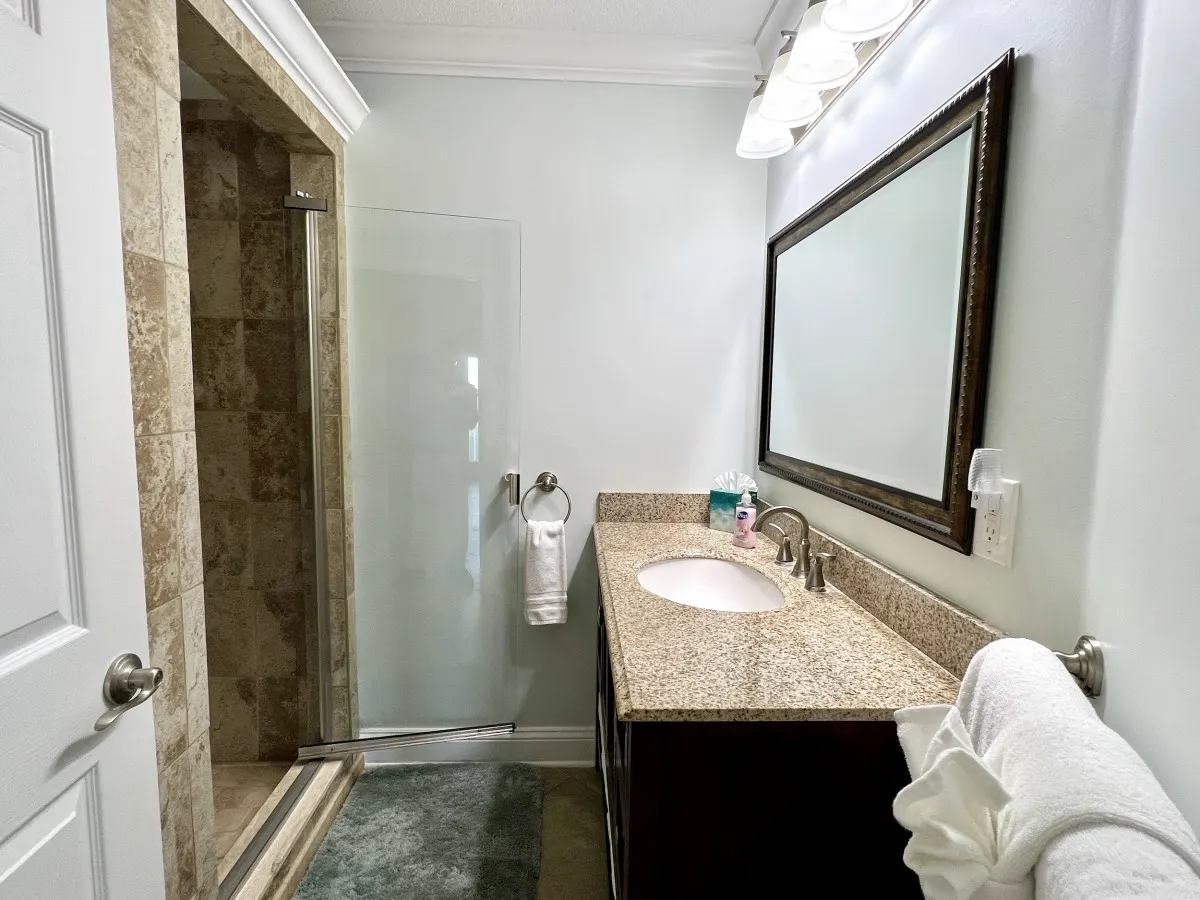 Ocean Song – Large 2 Bedroom with Private Ocean View Balcony & Sea Breezes 18