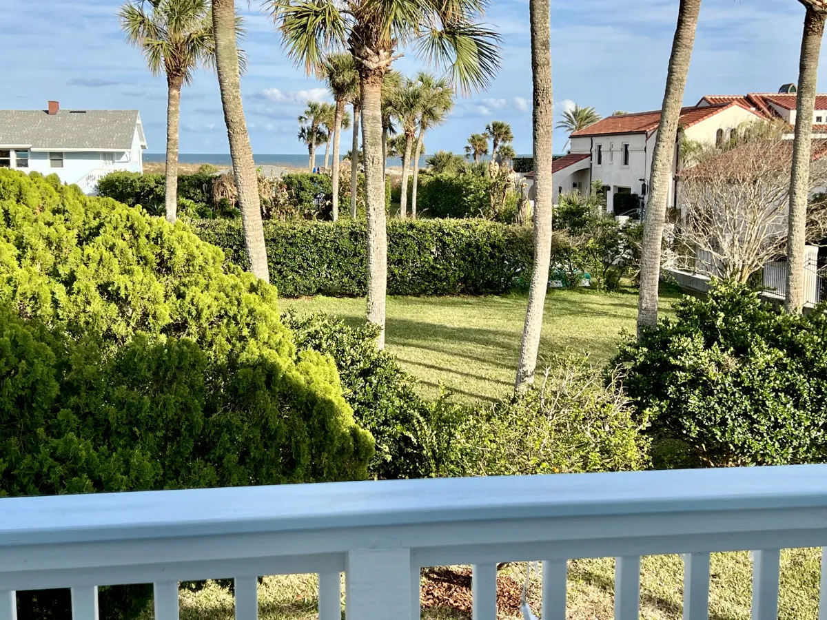 Ocean Song – Large 2 Bedroom with Private Ocean View Balcony & Sea Breezes 20