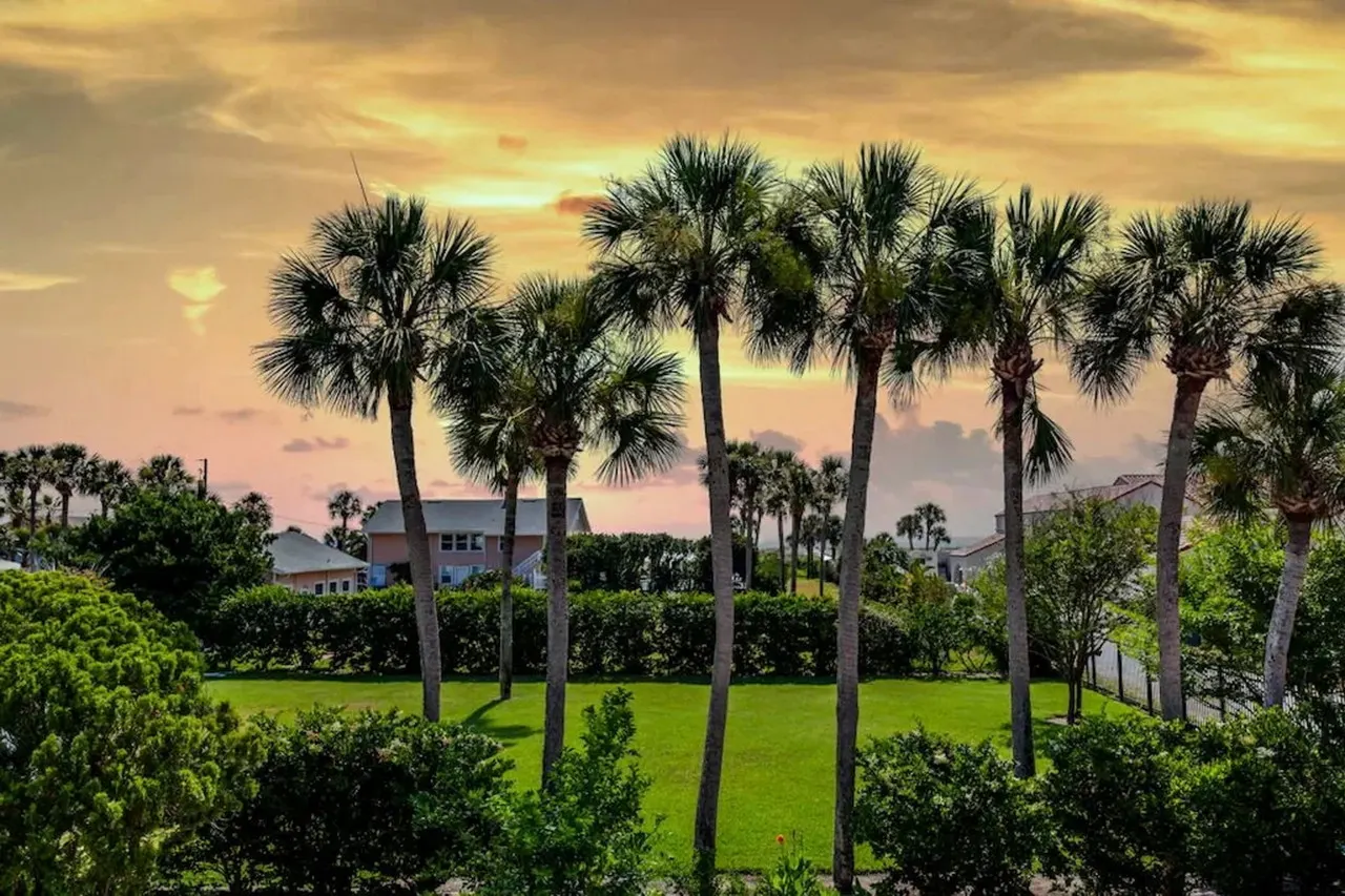 Ocean Song – Large 2 Bedroom with Private Ocean View Balcony & Sea Breezes 3