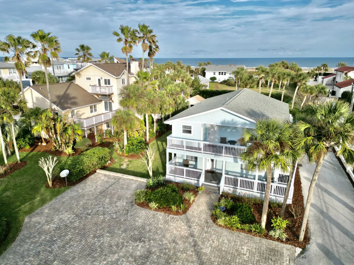 Ocean Song – Large 2 Bedroom with Private Ocean View Balcony & Sea Breezes 4