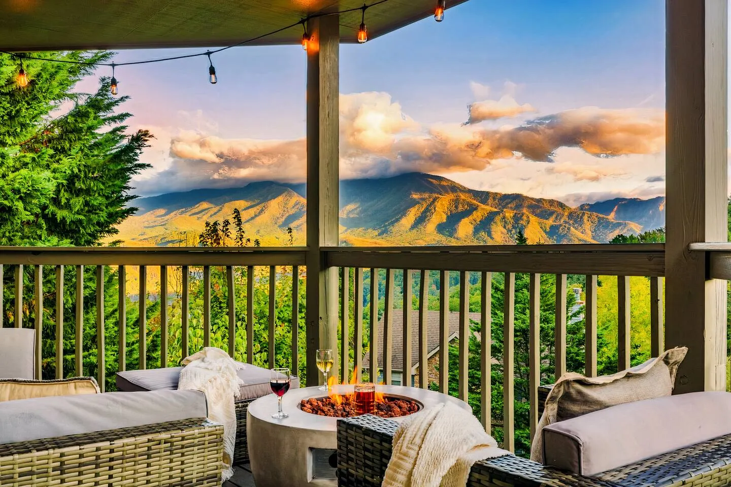 Stunning Mtn Views, Game Room, Hot Tub, Firepits