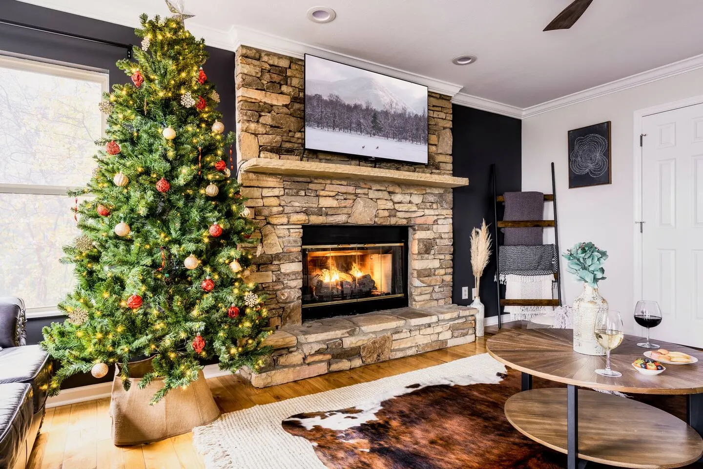 Stunning Mtn Views, Game Room, Hot Tub, Firepits 4