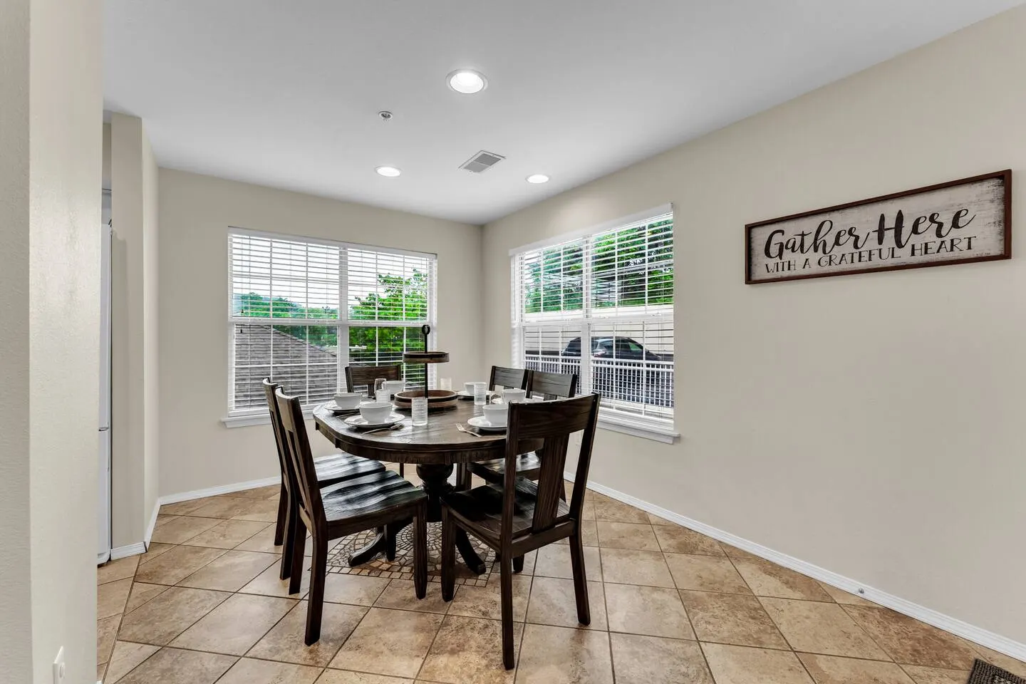 Large w Pond View, Lake Access, Fishing & Sunroom 11