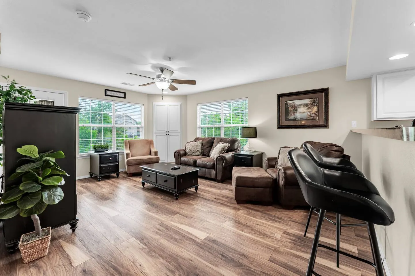 Large w Pond View, Lake Access, Fishing & Sunroom 5