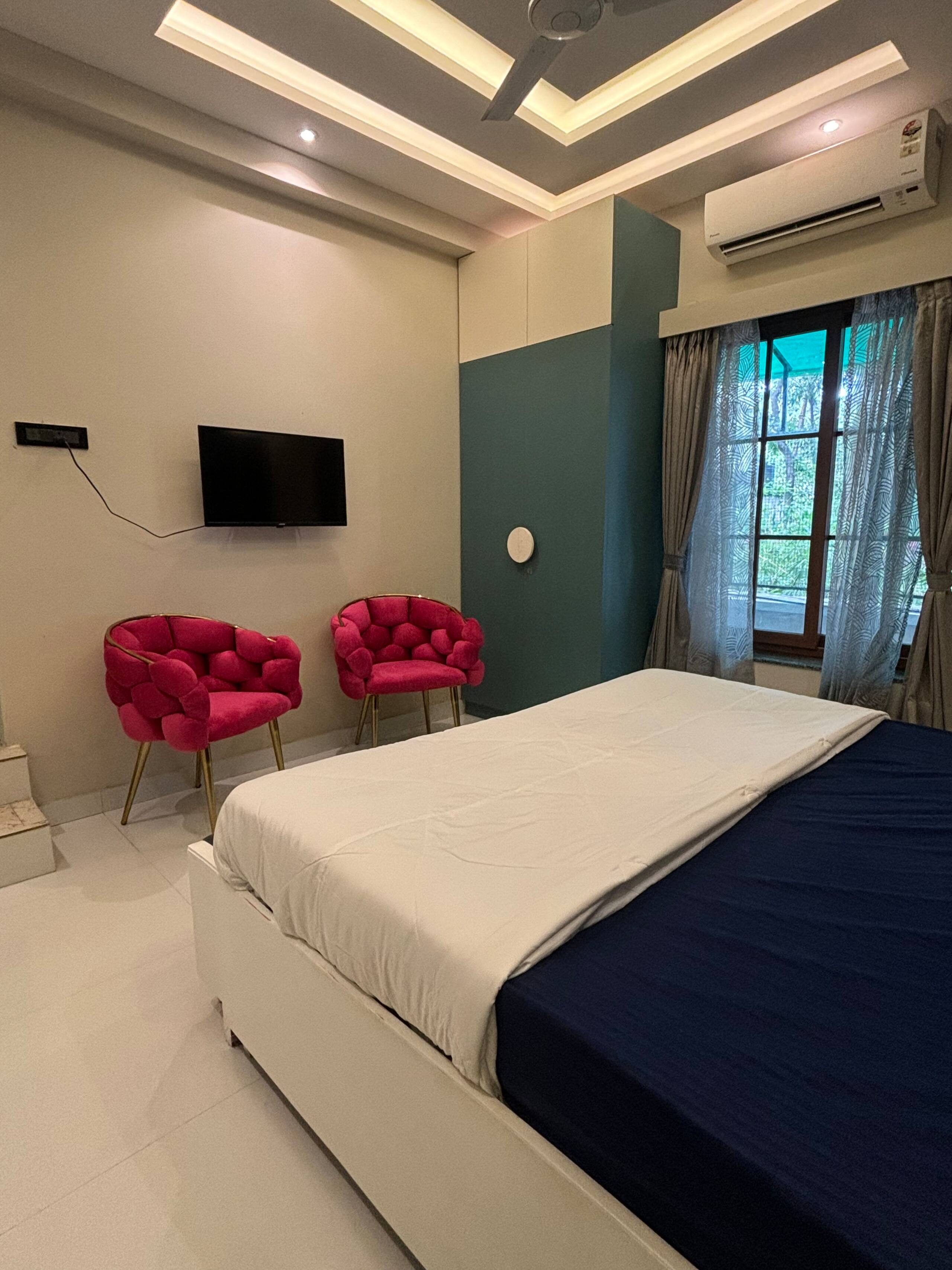 HangOut Villa with Pool Rooftop Jaccuzi Pool Table 20