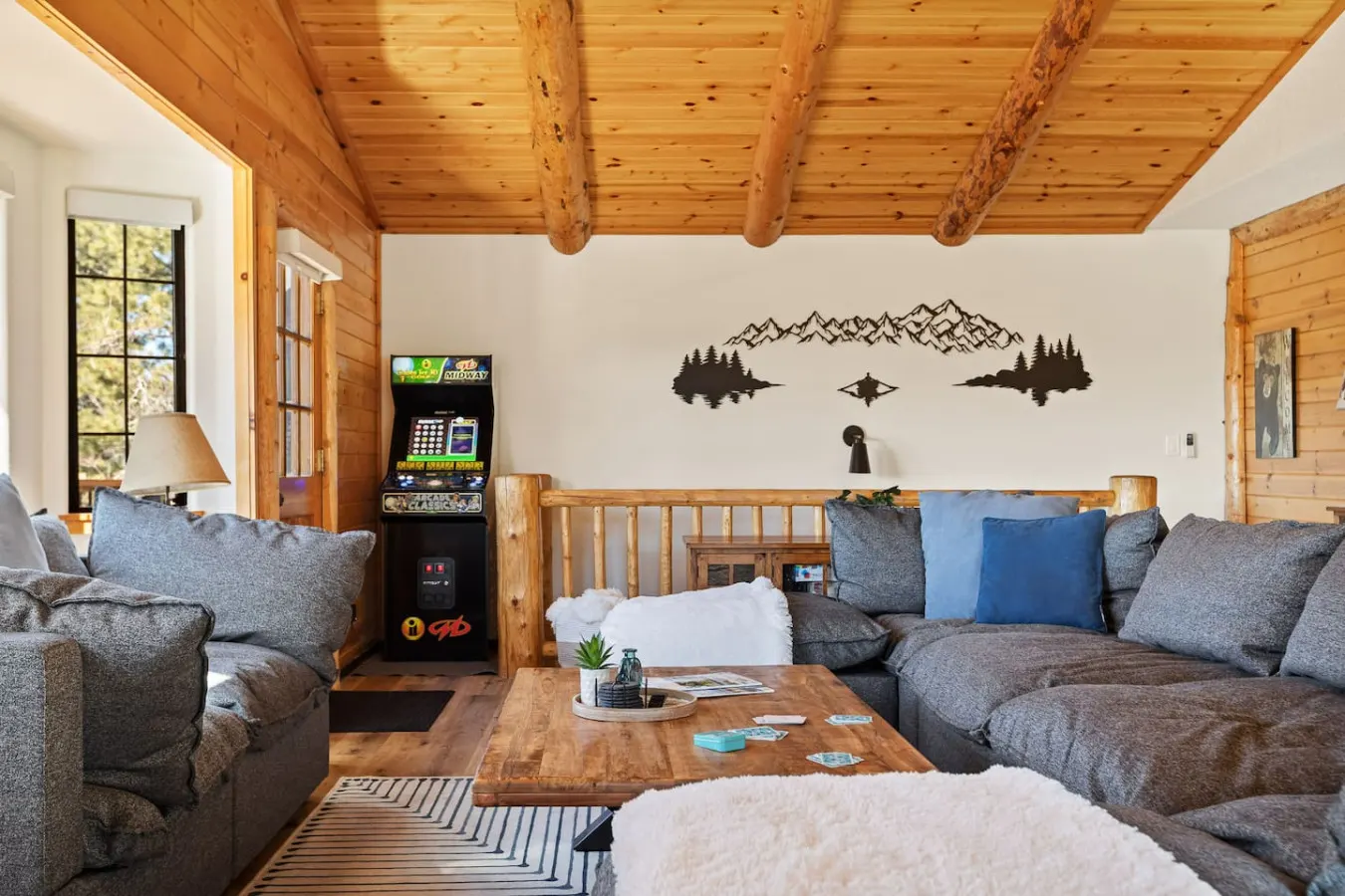 Bear Moon Manor Hot Tub Pine Views 3BR 2