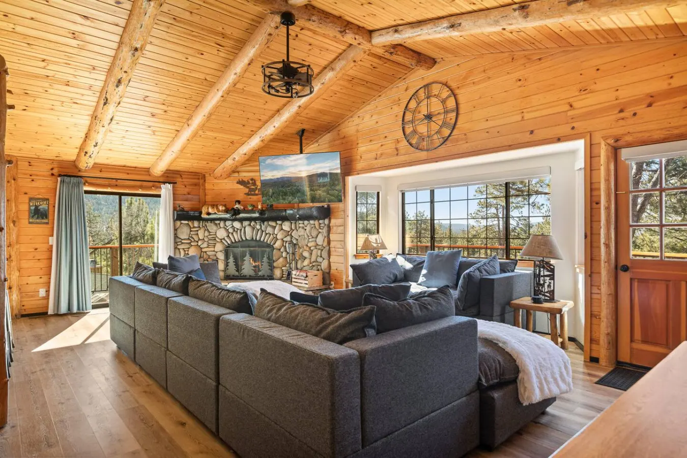 Bear Moon Manor Hot Tub Pine Views 3BR 11