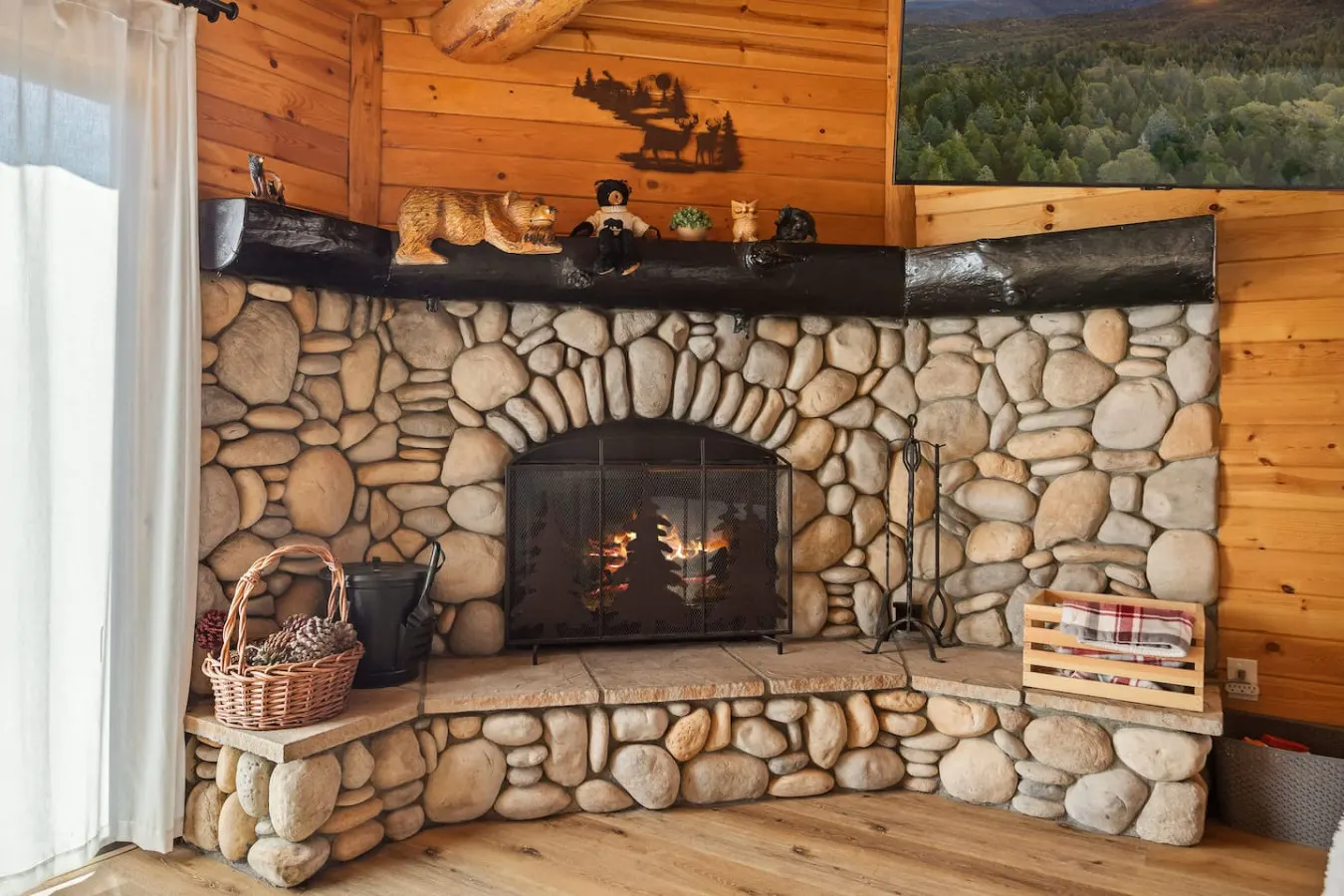 Bear Moon Manor Hot Tub Pine Views 3BR 6