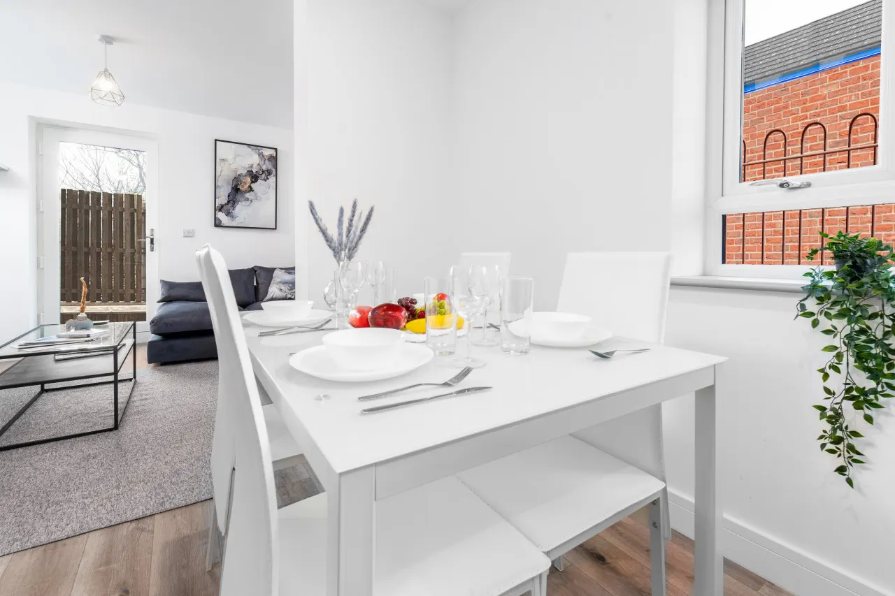 The Marsons Collection - Two Bed Apartment - Balcony - Parking - Smethwick 10