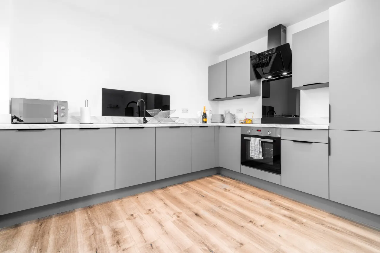 The Marsons Collection - Two Bed Apartment - Balcony - Parking - Smethwick — photo 3