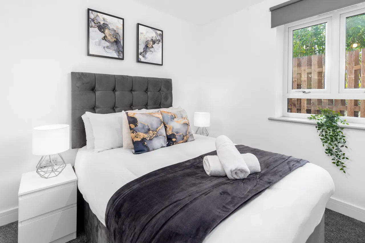 The Marsons Collection - Two Bed Apartment - Balcony - Parking - Smethwick — photo 5
