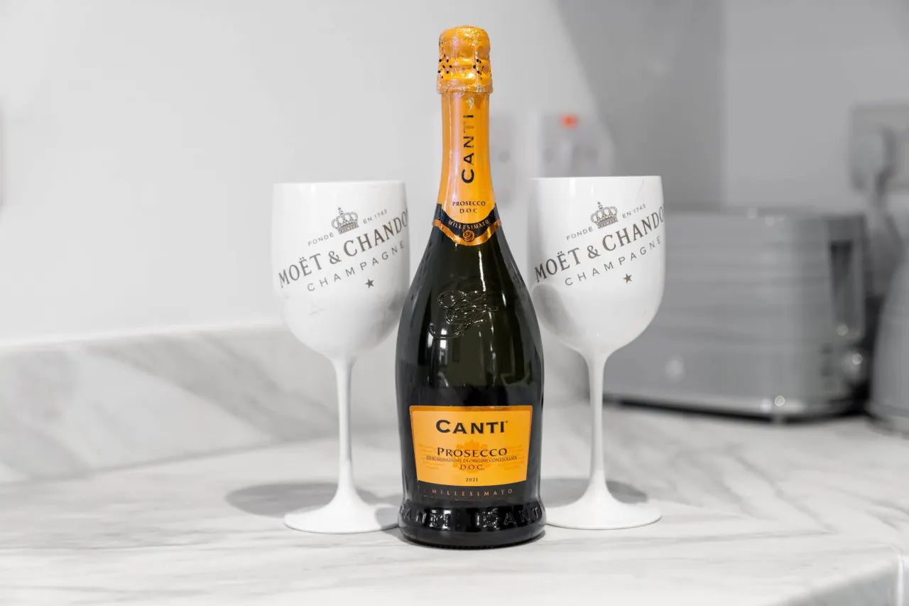 The Marsons Collection - Two Bed Apartment - Balcony - Parking - Smethwick 8