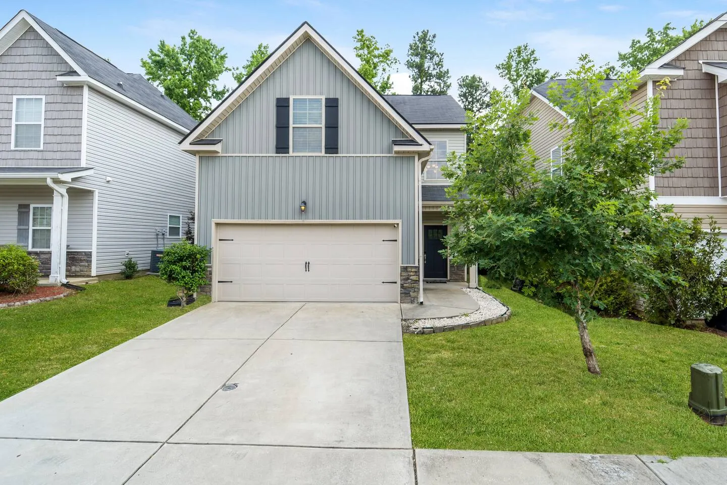 5 Beds 4 Bedrooms 2.5 Bathrooms Fenced In Backyard — photo 2