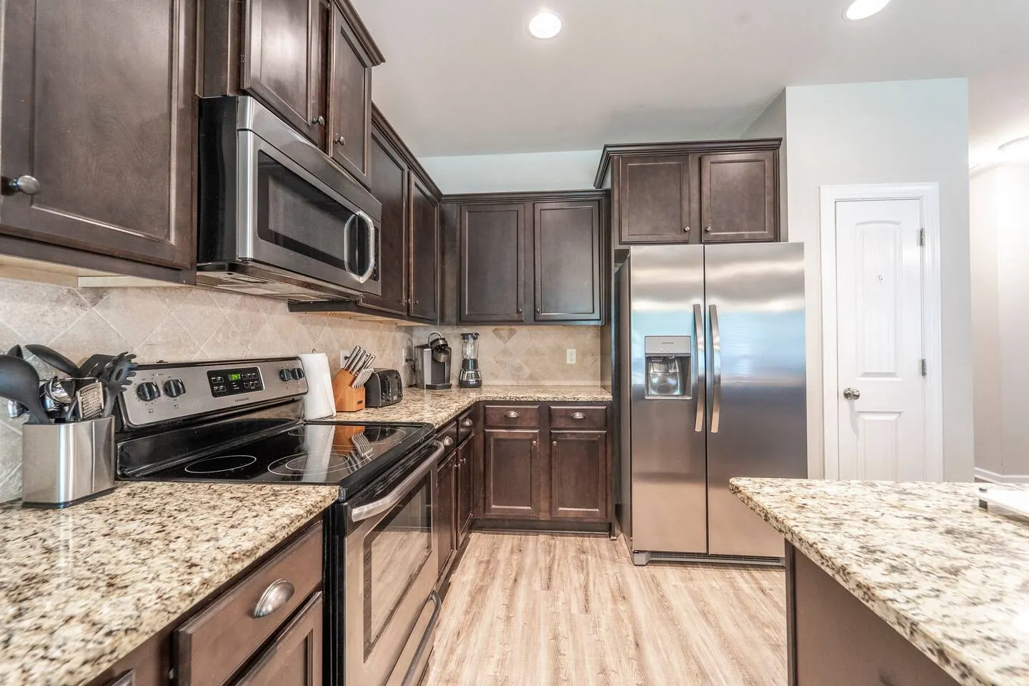 5 Beds 4 Bedrooms 2.5 Bathrooms Fenced In Backyard 9