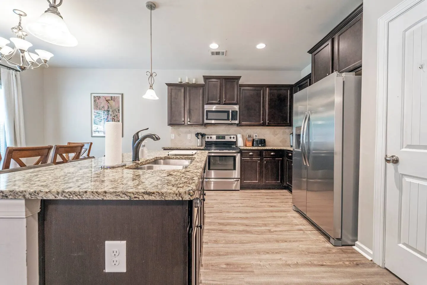5 Beds 4 Bedrooms 2.5 Bathrooms Fenced In Backyard 10
