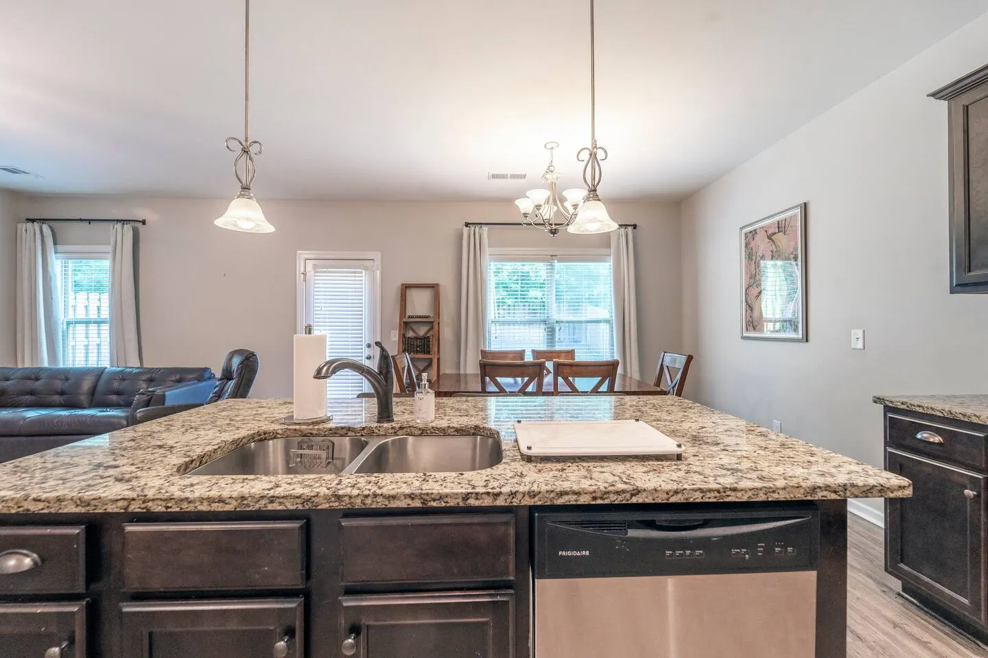 5 Beds 4 Bedrooms 2.5 Bathrooms Fenced In Backyard 11