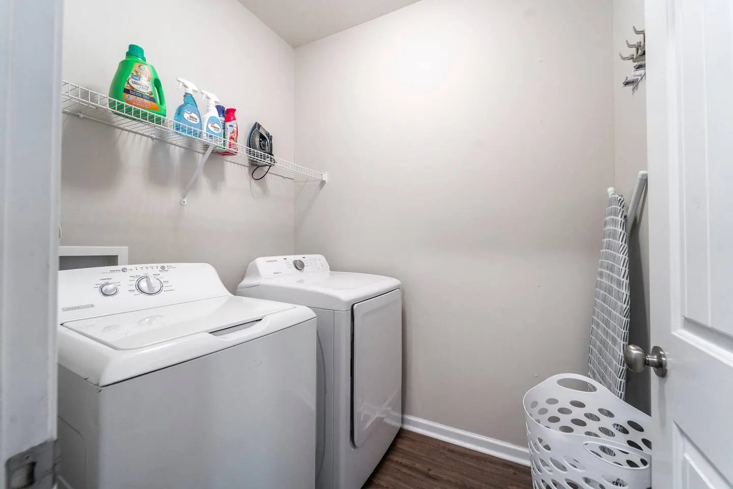 5 Beds 4 Bedrooms 2.5 Bathrooms Fenced In Backyard 19