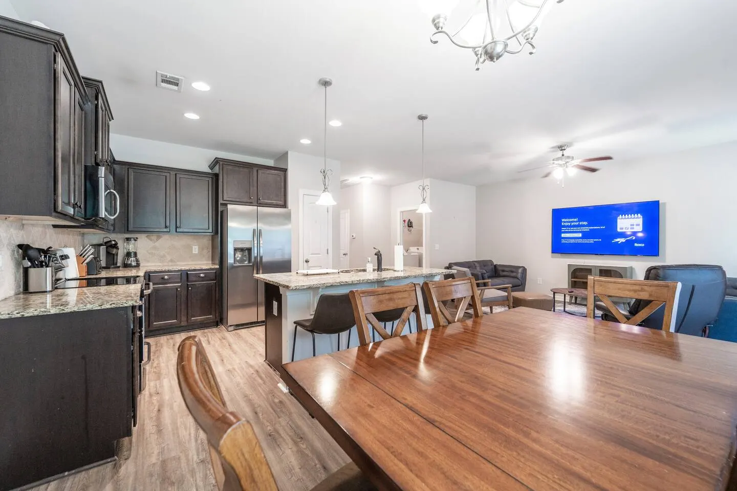 5 Beds 4 Bedrooms 2.5 Bathrooms Fenced In Backyard 6