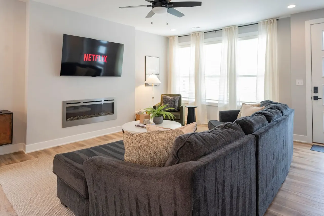 Elegant 3 BDR Escape KING Bed + TV in Every Room 9