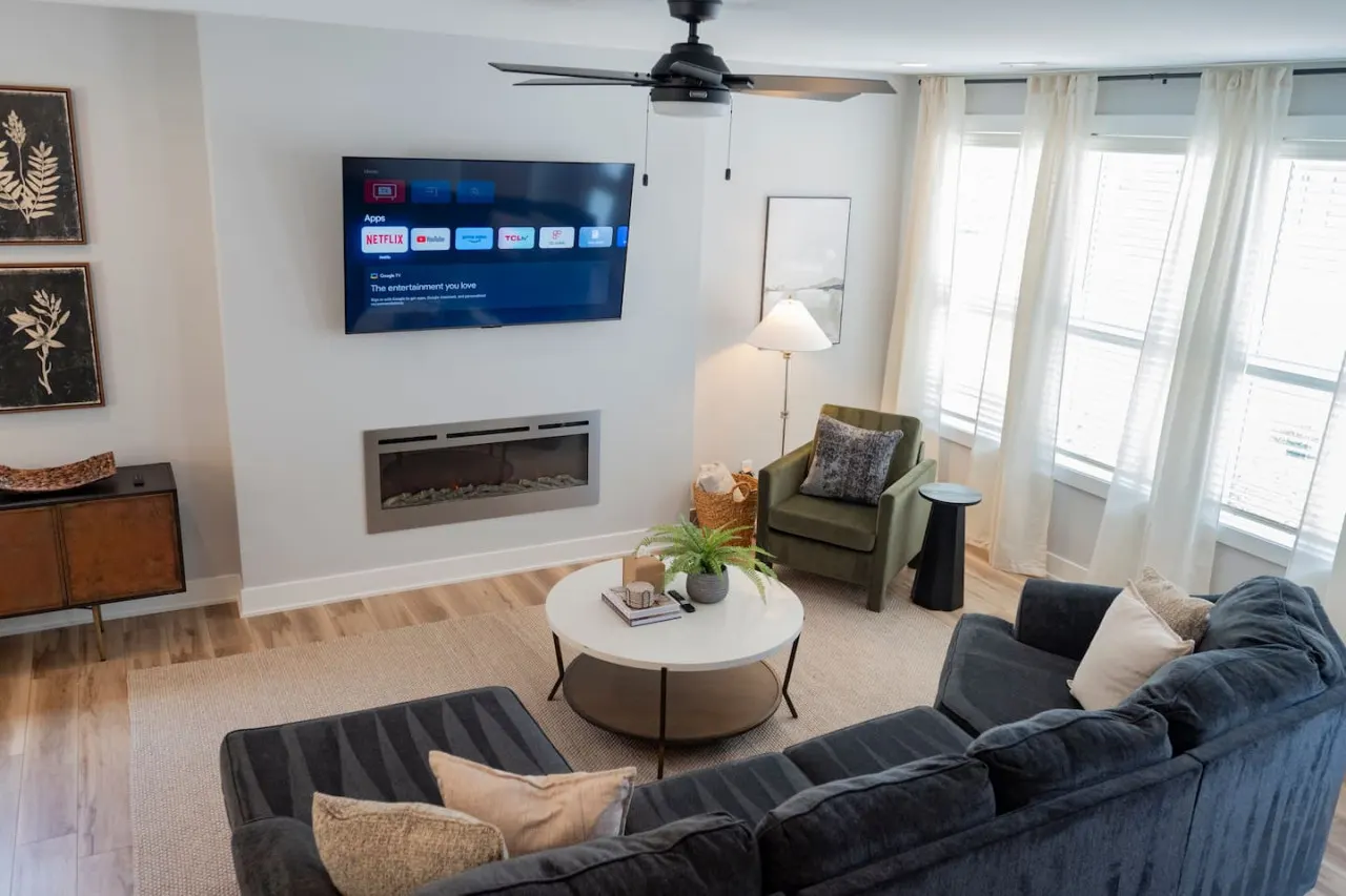 Elegant 3 BDR Escape KING Bed + TV in Every Room 14