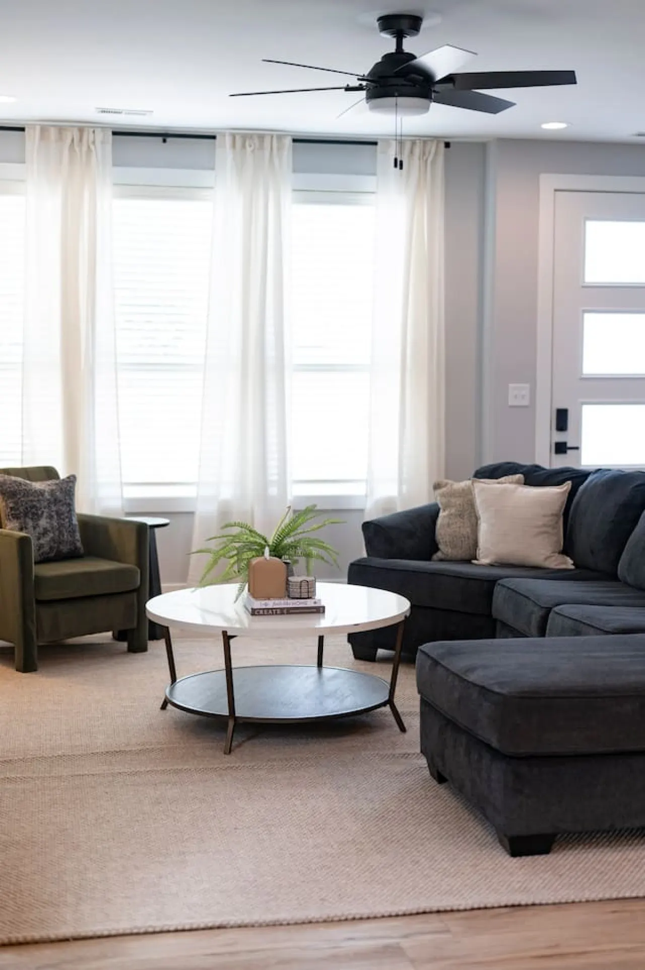 Elegant 3 BDR Escape KING Bed + TV in Every Room 17