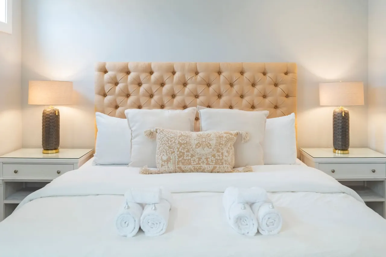Elegant 3 BDR Escape KING Bed + TV in Every Room 3